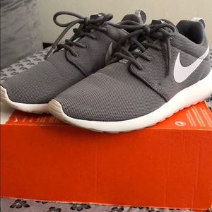 Women’s Nike roshe one